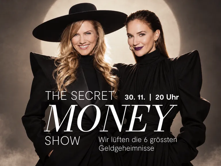 Die ellexx Co-Gründerinnen Nadine Jürgensen und Patrizia Laeri in schwarzen Outfits. Visual für The Secret Money Show.